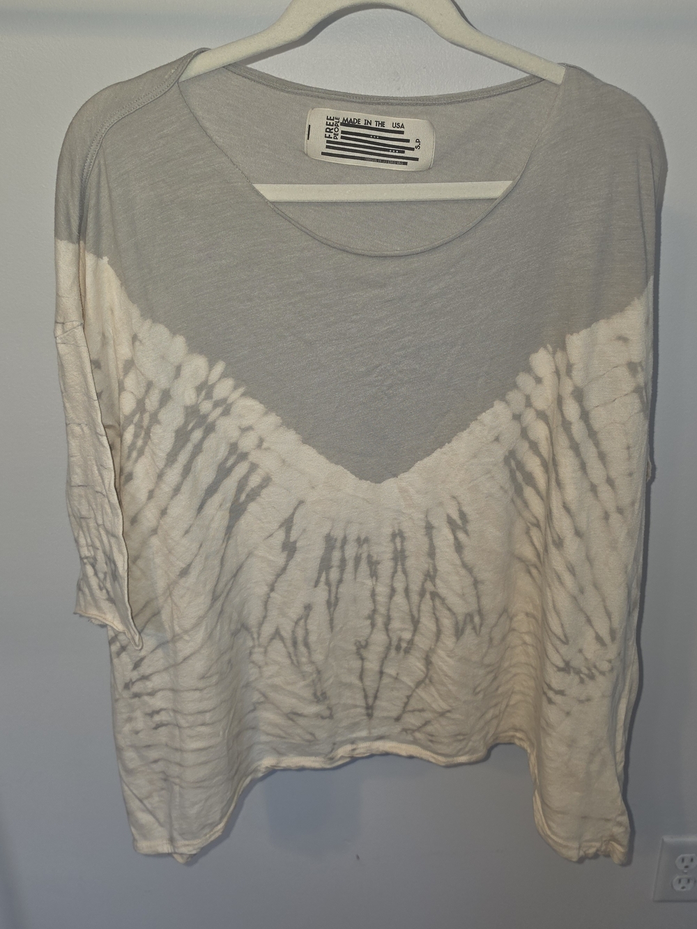 Free People white and gray tie-dye long sleeve top #tiedye #boho